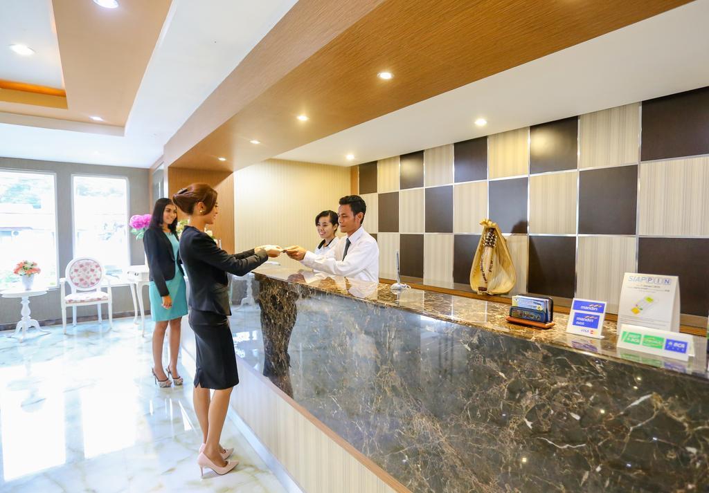 Sylvia Hotel Premier Kupang Exterior photo