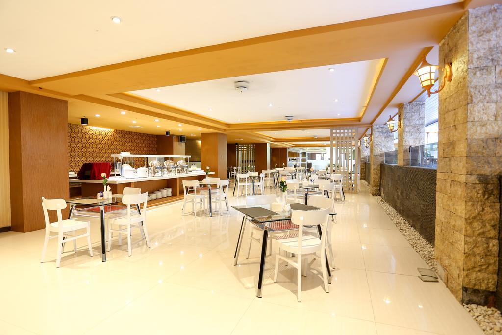 Sylvia Hotel Premier Kupang Kupang  Exterior photo