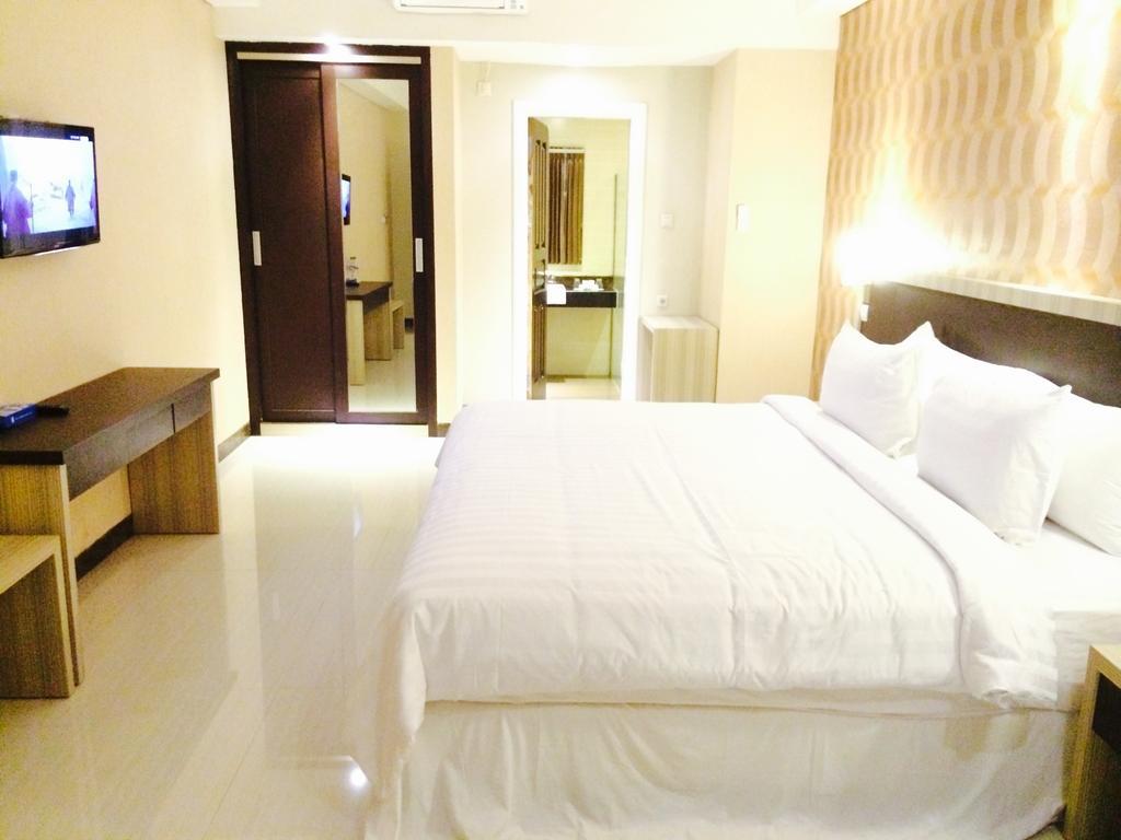 Sylvia Hotel Premier Kupang Kupang  Exterior photo