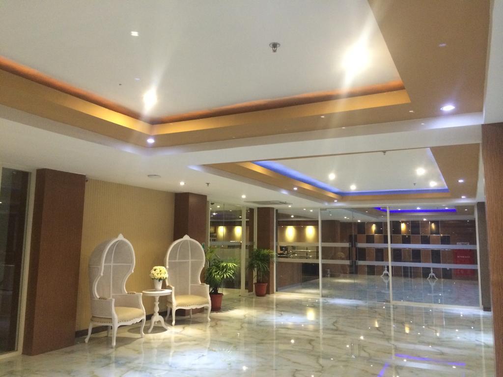 Sylvia Hotel Premier Kupang Kupang  Exterior photo