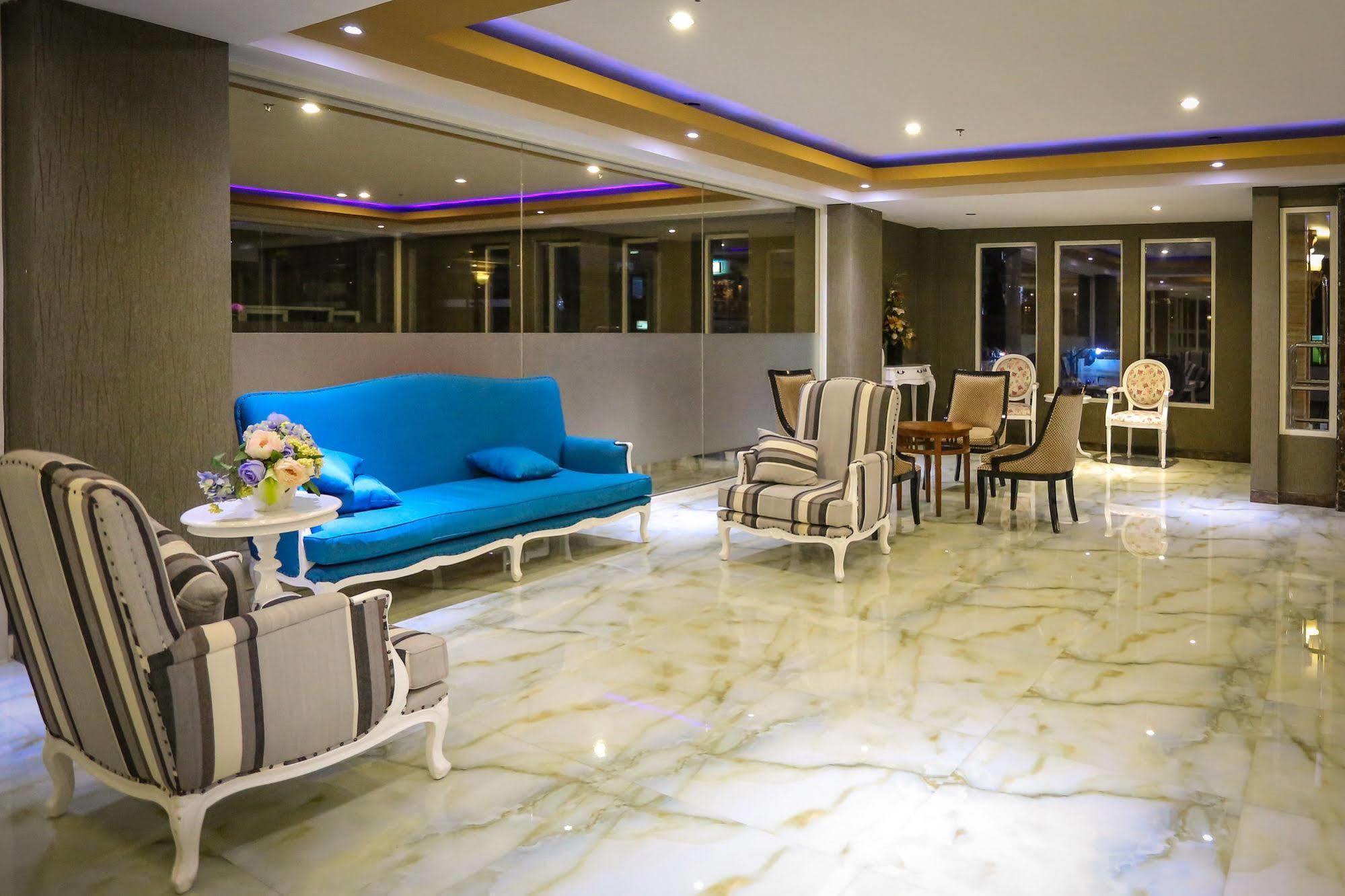 Sylvia Hotel Premier Kupang Kupang  Exterior photo