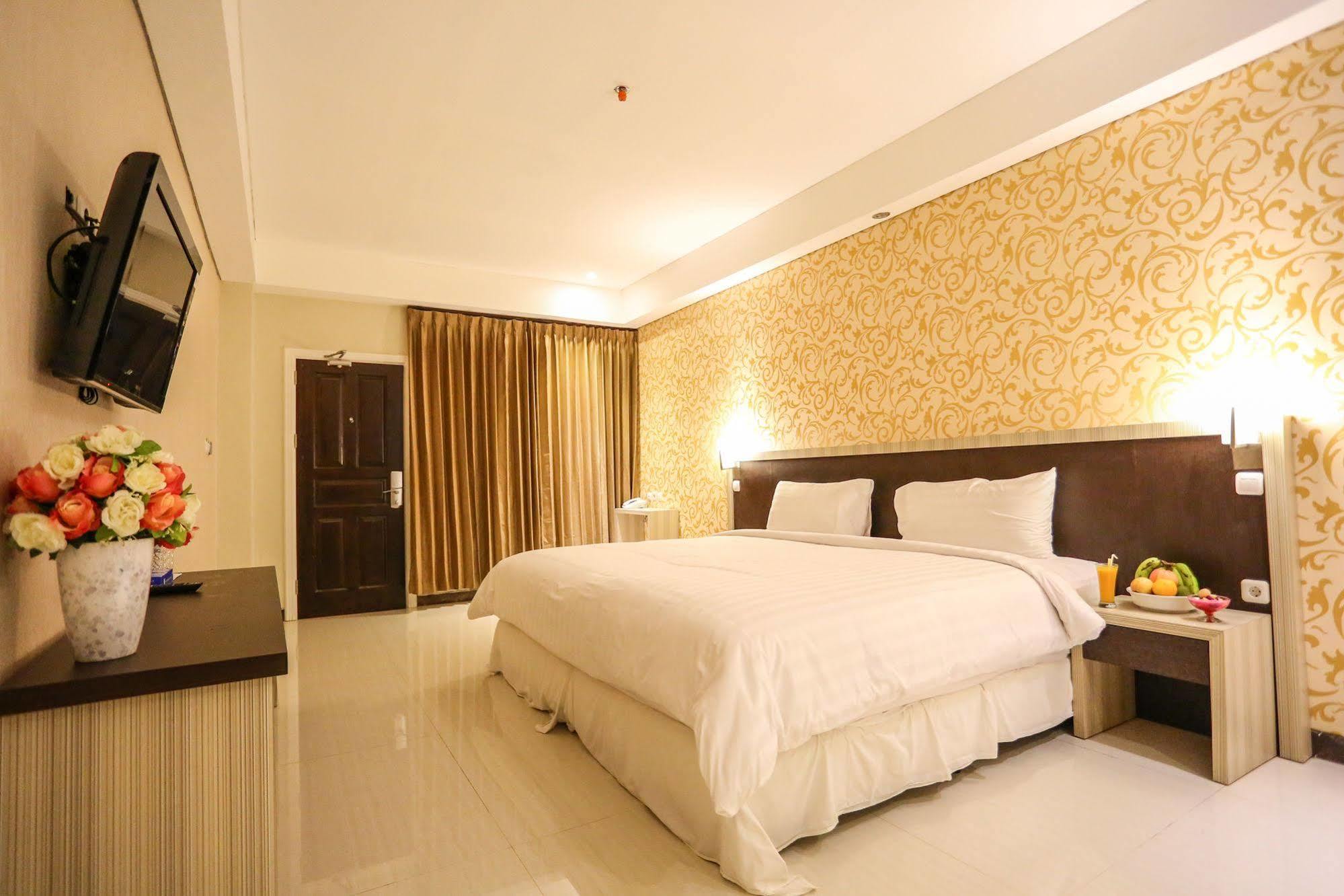 Sylvia Hotel Premier Kupang Kupang  Exterior photo