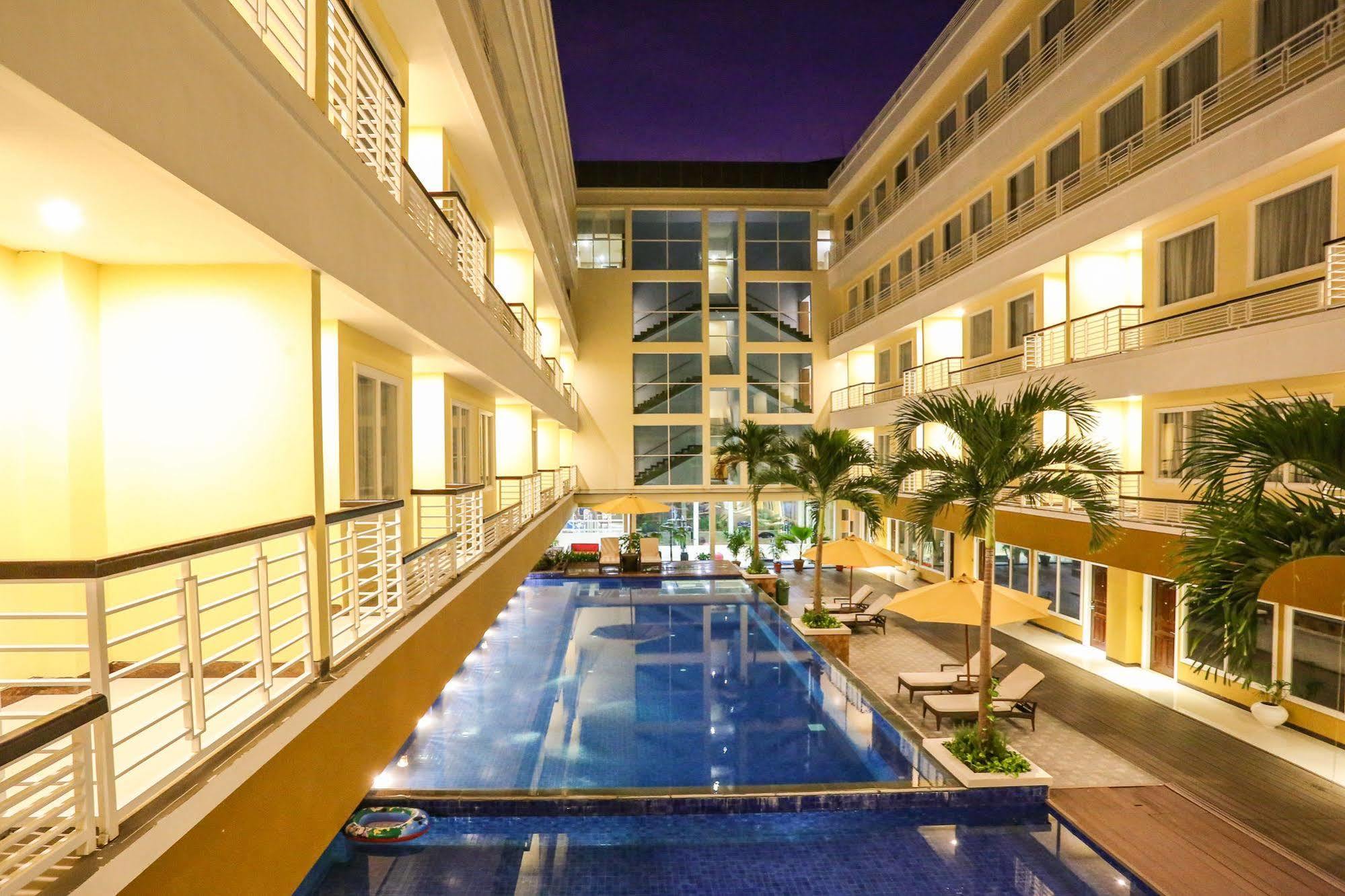 Sylvia Hotel Premier Kupang Kupang  Exterior photo